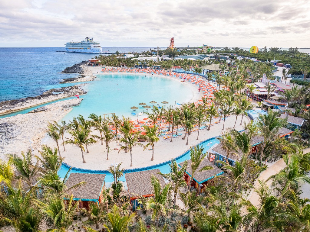 Royal Beach Club Cozumel - pool and trees